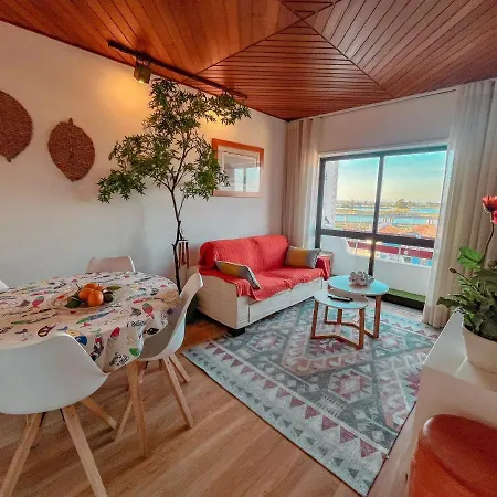 Aveirohouse بيت ضيافة *